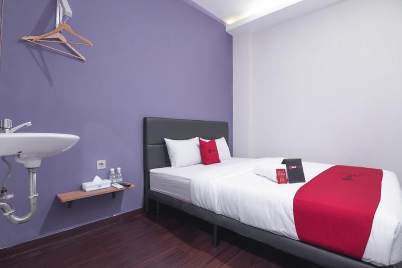 Отель Reddoorz Near Itc Mangga Dua Джакарта Экстерьер фото