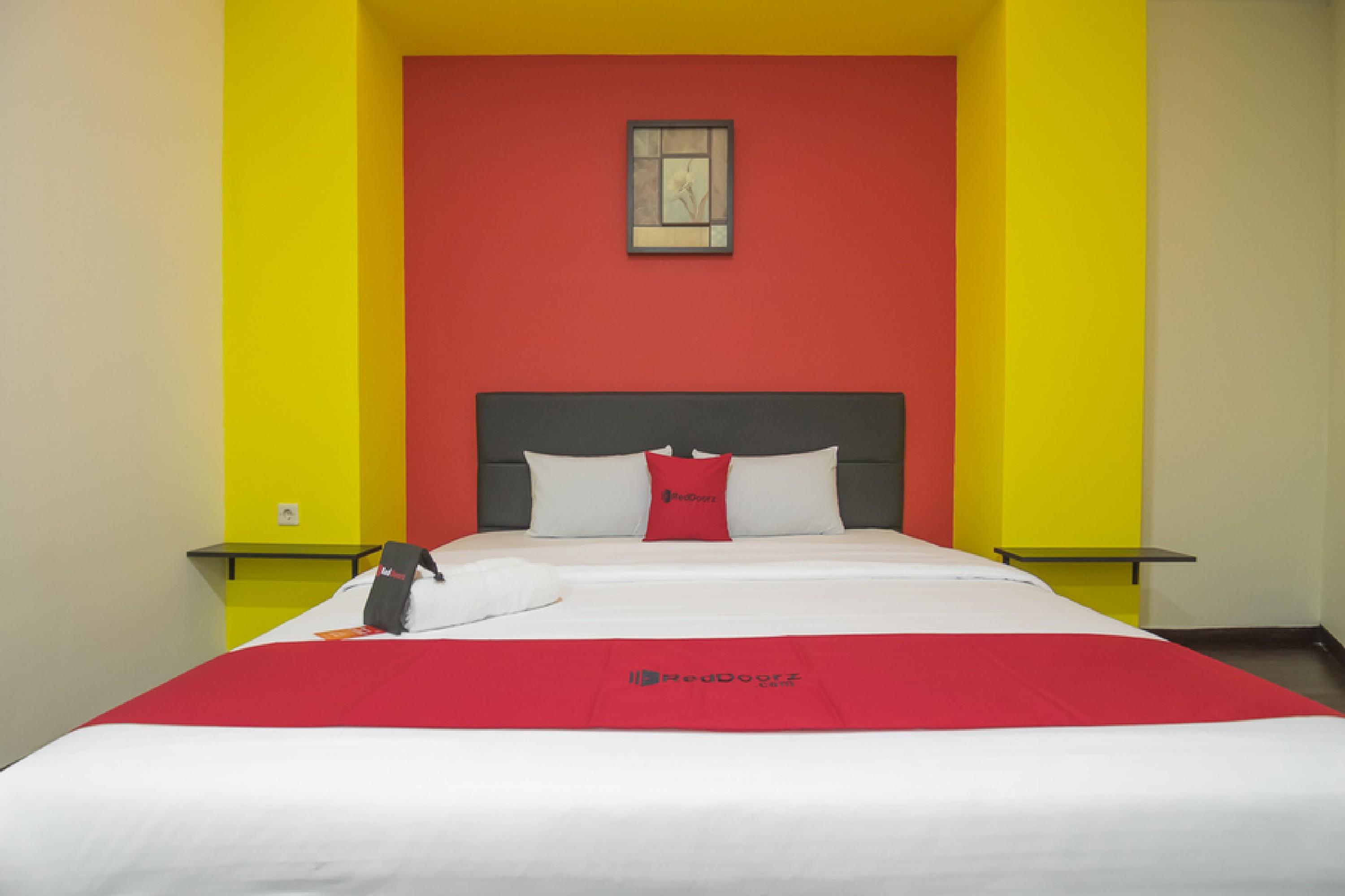 Отель Reddoorz Near Itc Mangga Dua Джакарта Экстерьер фото