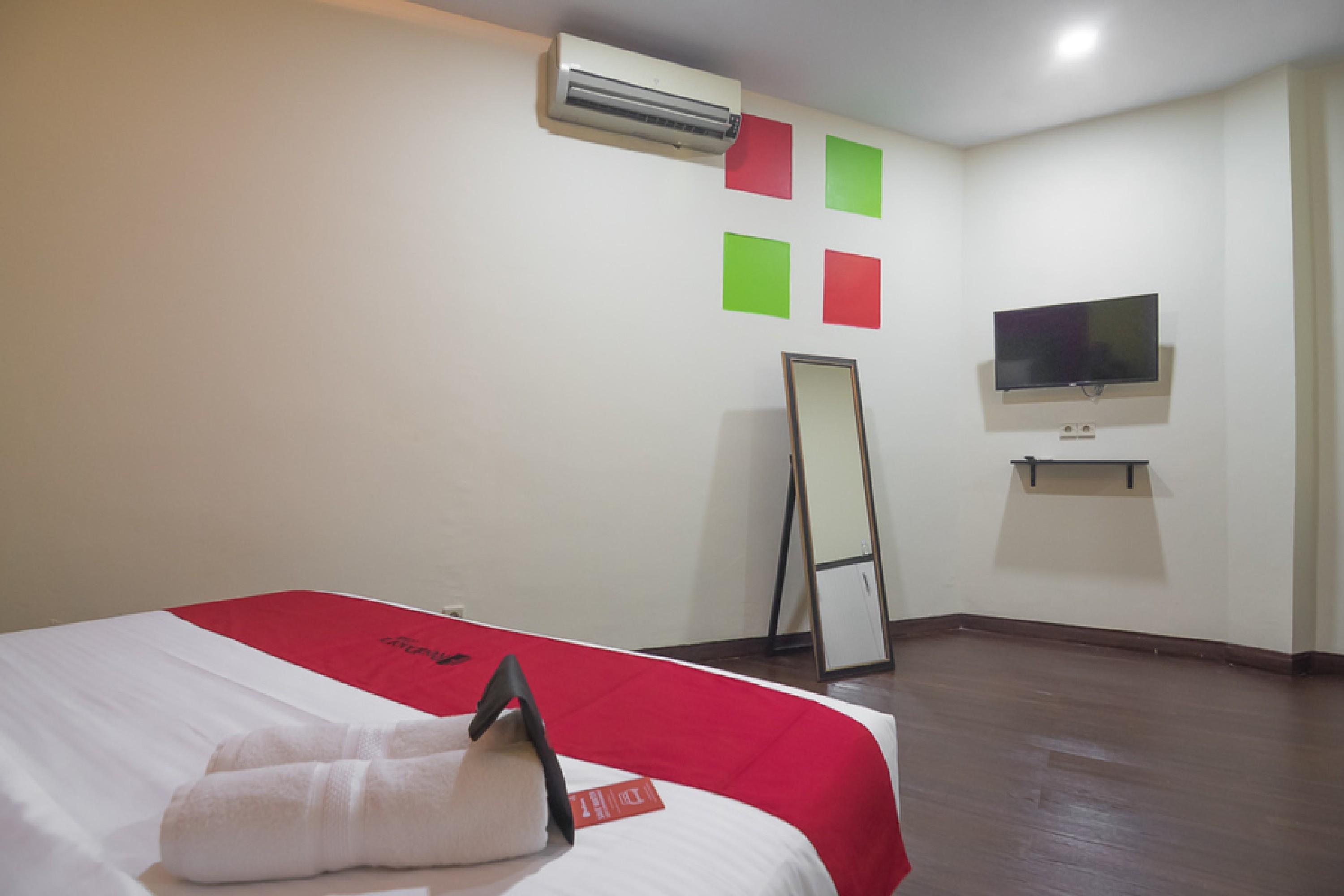 Отель Reddoorz Near Itc Mangga Dua Джакарта Экстерьер фото