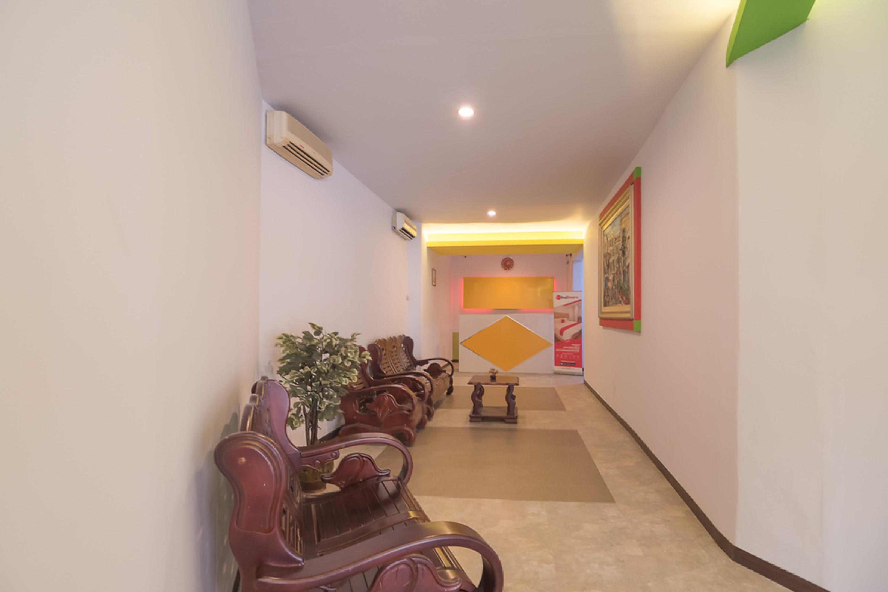 Отель Reddoorz Near Itc Mangga Dua Джакарта Экстерьер фото