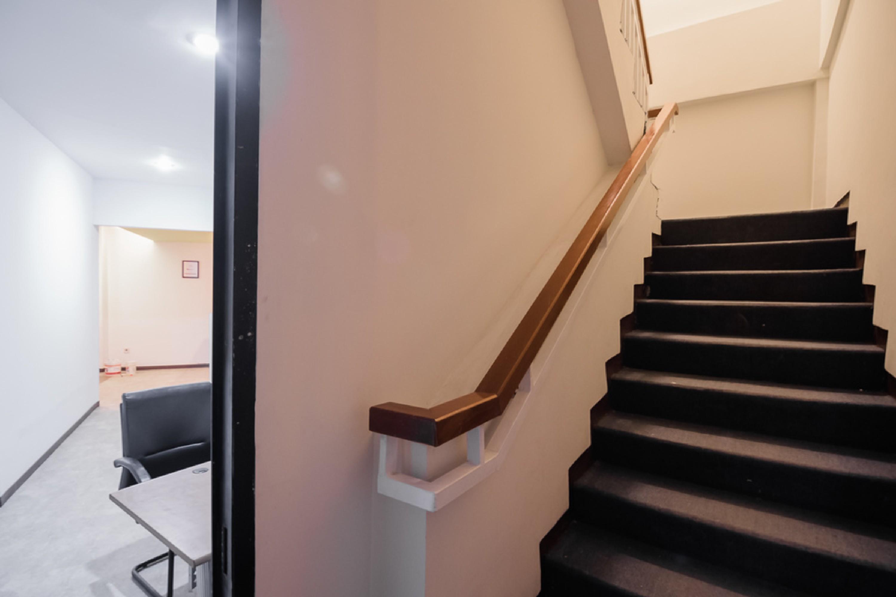 Отель Reddoorz Near Itc Mangga Dua Джакарта Экстерьер фото