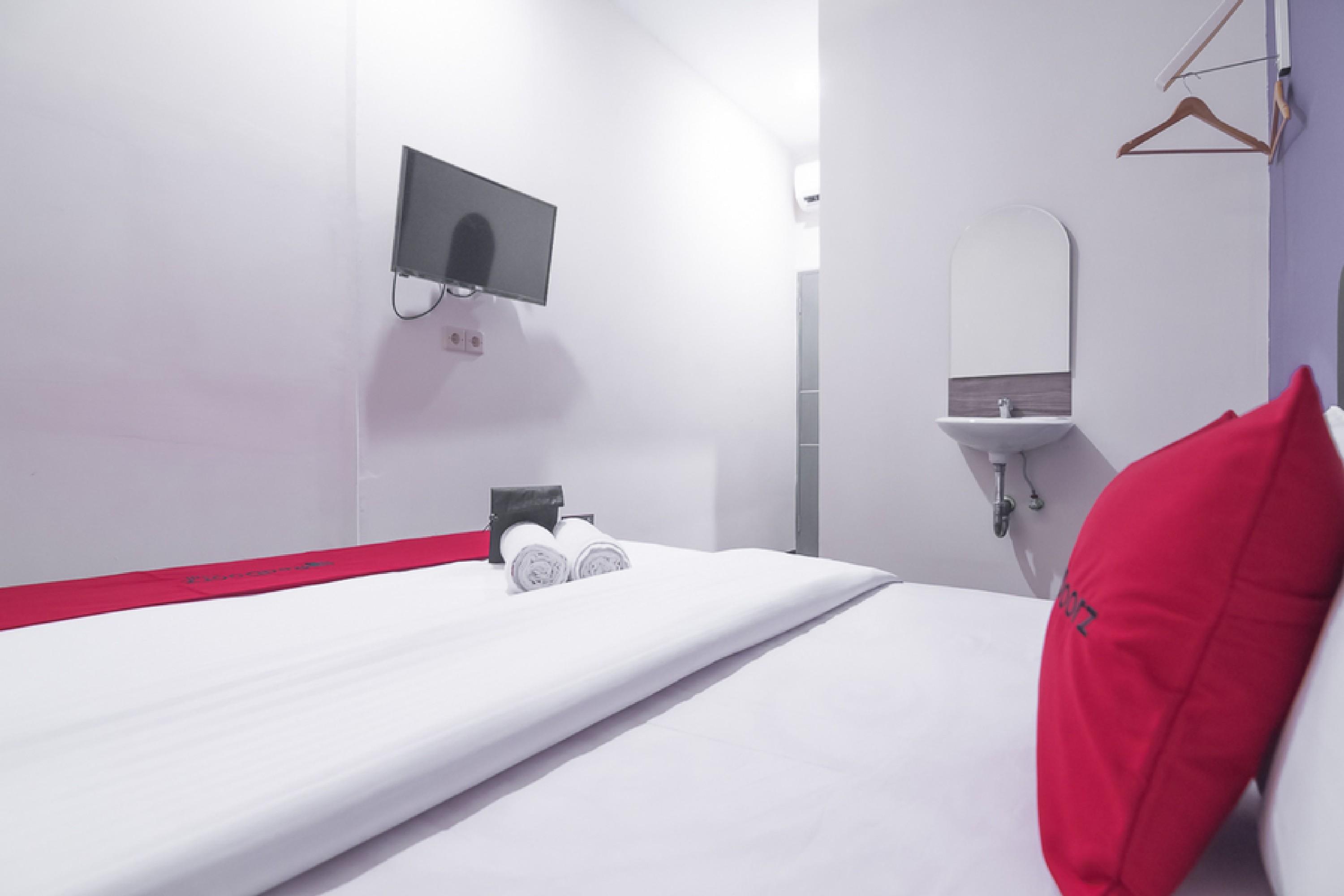 Отель Reddoorz Near Itc Mangga Dua Джакарта Экстерьер фото