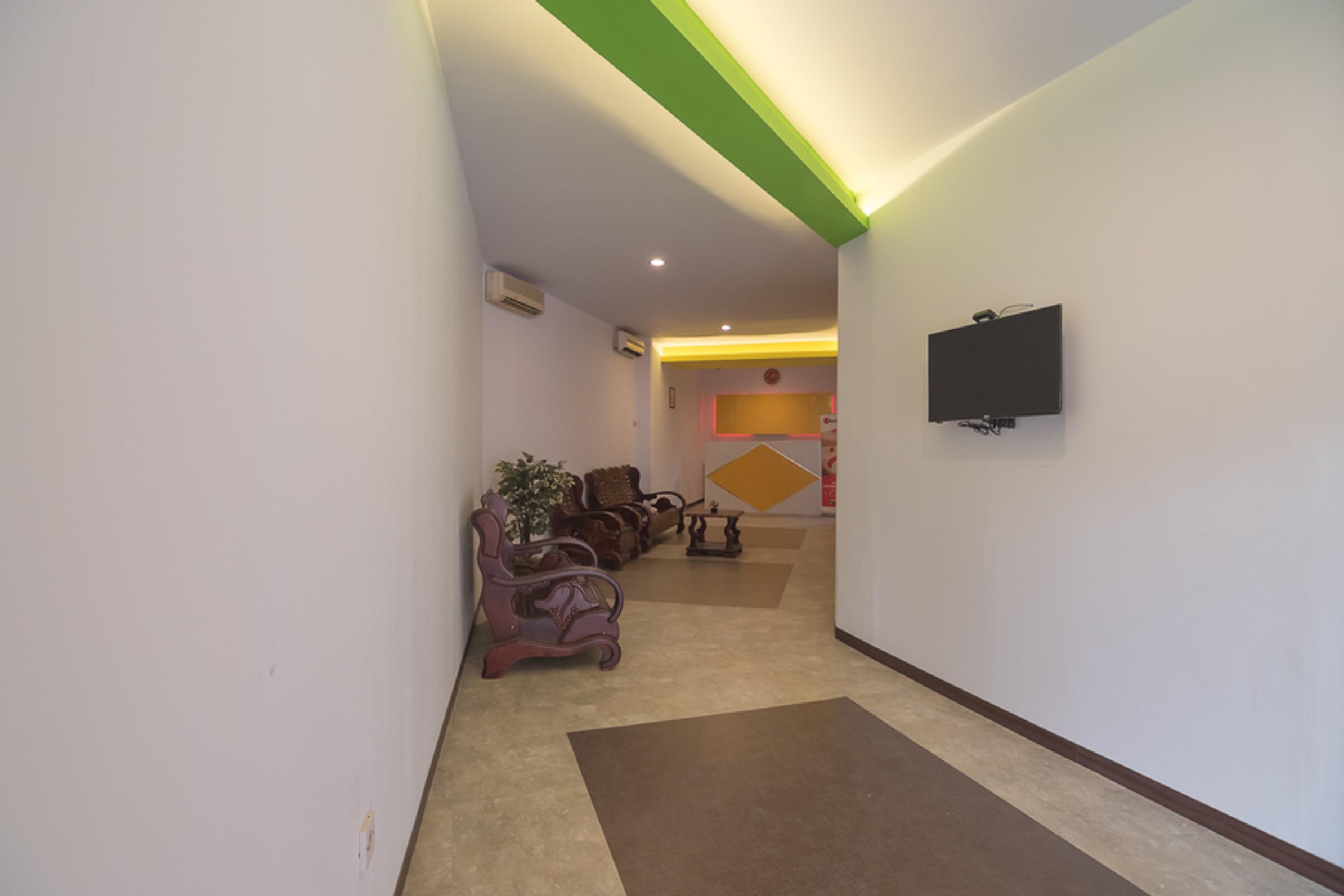 Отель Reddoorz Near Itc Mangga Dua Джакарта Экстерьер фото