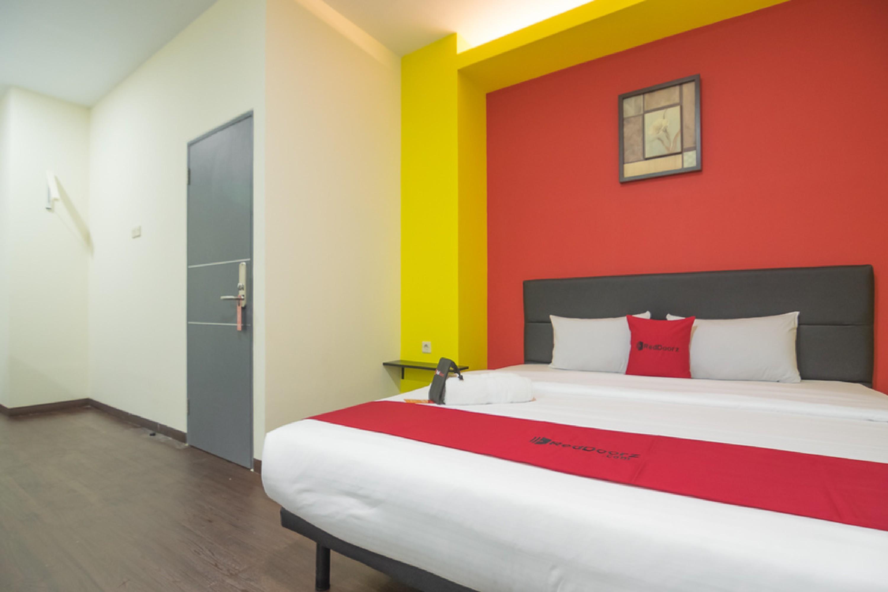 Отель Reddoorz Near Itc Mangga Dua Джакарта Экстерьер фото