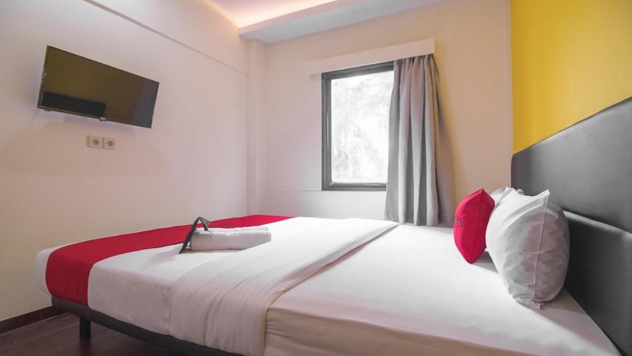 Отель Reddoorz Near Itc Mangga Dua Джакарта Экстерьер фото