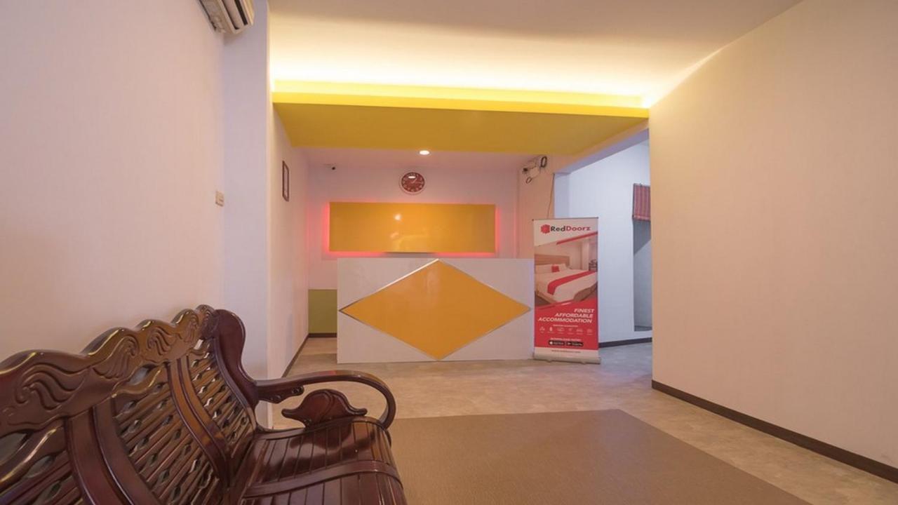 Отель Reddoorz Near Itc Mangga Dua Джакарта Экстерьер фото
