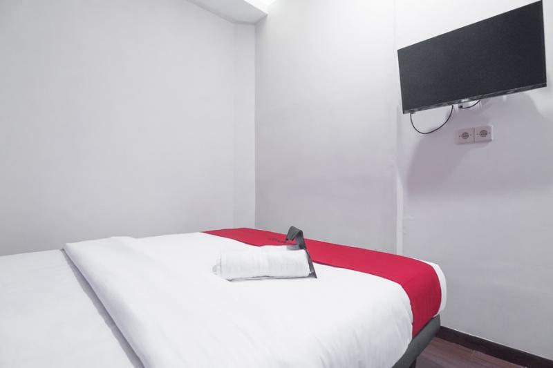 Отель Reddoorz Near Itc Mangga Dua Джакарта Экстерьер фото